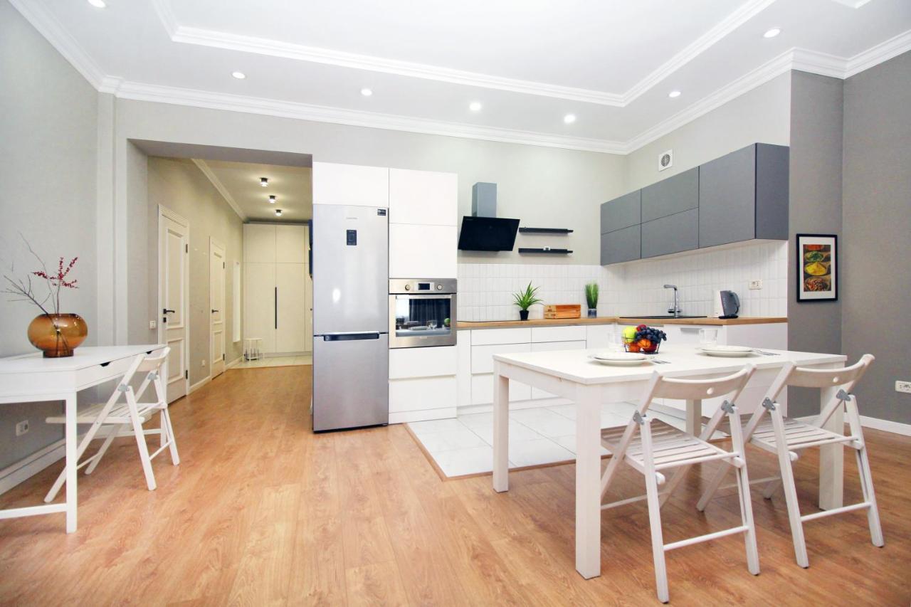 Perfect Spacious Apartment 356 アルマトイ エクステリア 写真